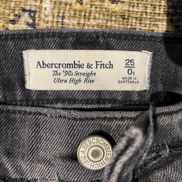Abercrombie Ultra High Rise 90s Straigh Jeans - Picture 2 of 4